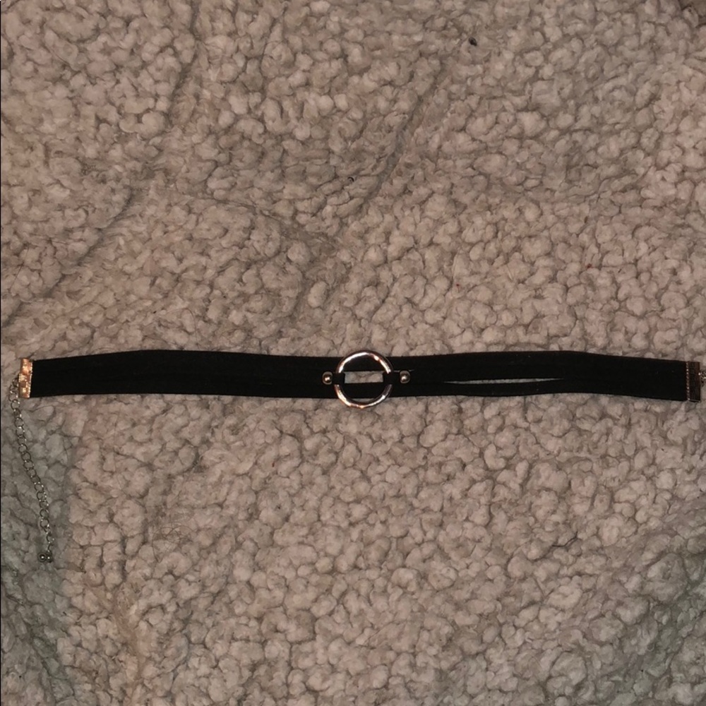 STRAPPY BLACK CHOKER